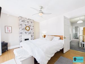 Bedroom- click for photo gallery